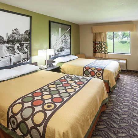 Super 8 By Wyndham Dwight Hotel Exterior photo