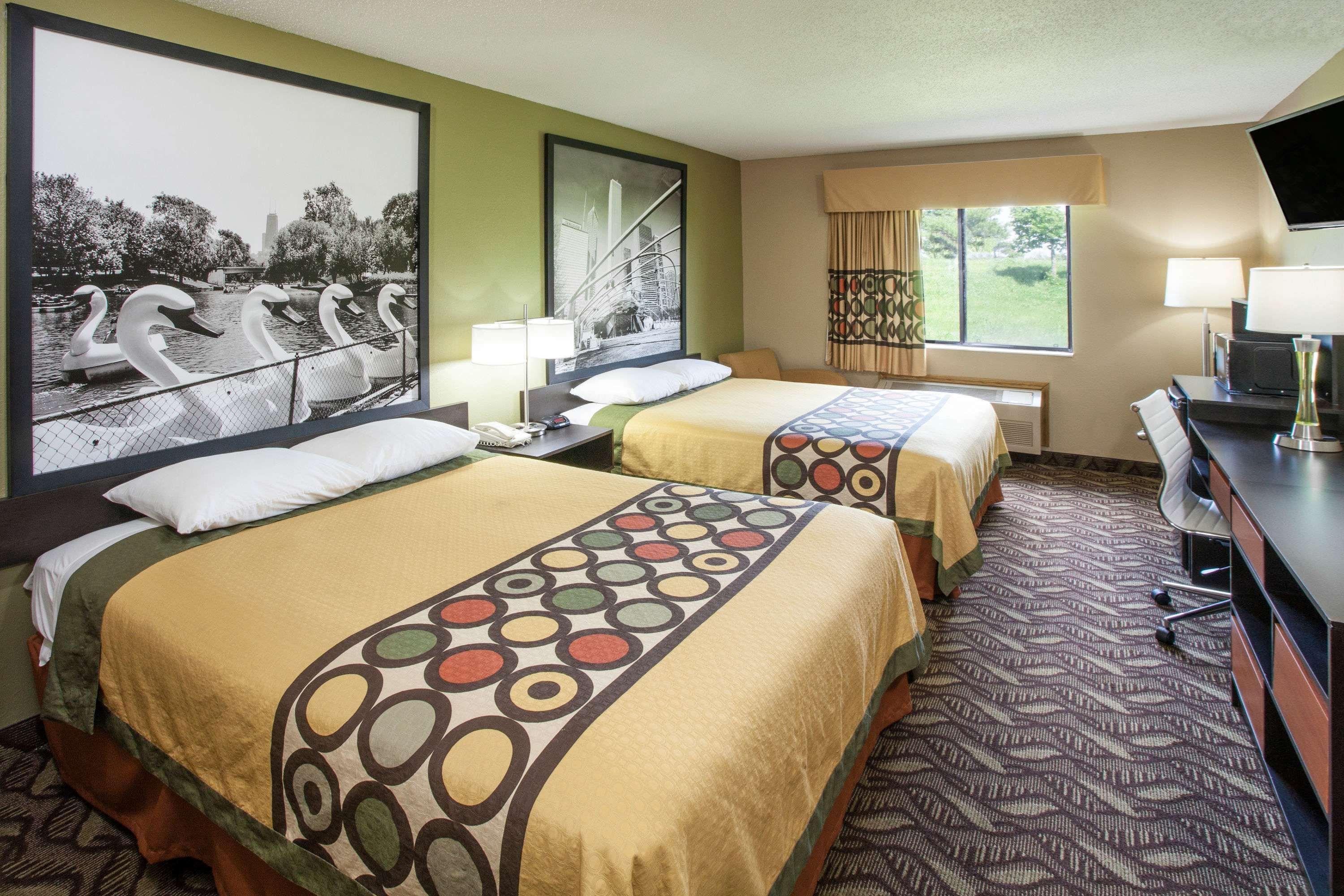 Super 8 By Wyndham Dwight Hotel Exterior photo