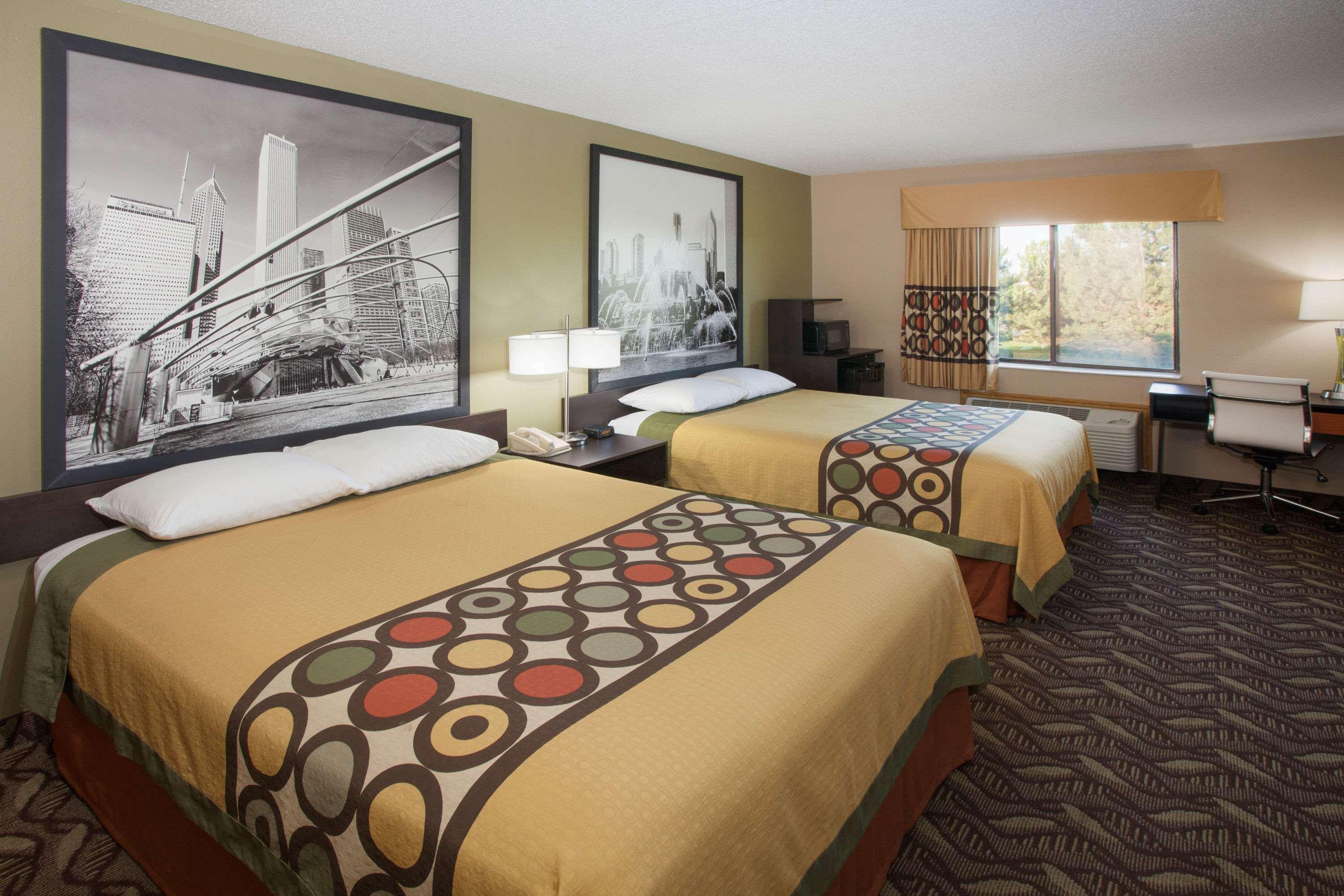 Super 8 By Wyndham Dwight Hotel Exterior photo